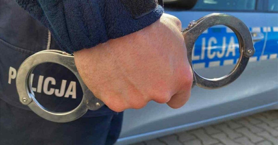 zdjęcie: Poszukiwany przez sąd zatrzymany przez dzielnicowych w Kolnie / fot. KPP Kolno
