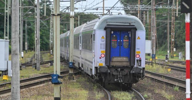 Policjant podejrzany w śledztwie dotyczącym sygnałów radio-stop zwolniony ze służby