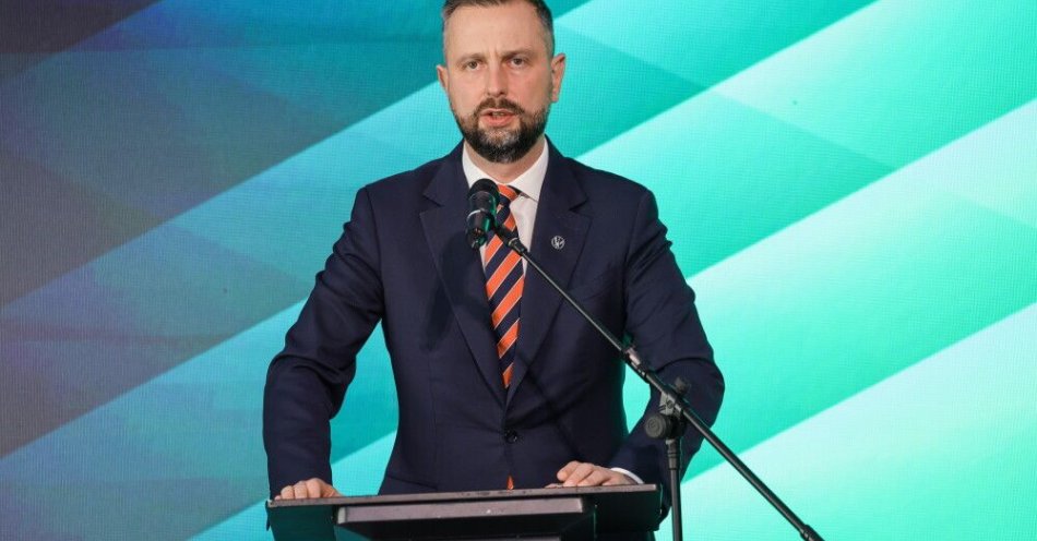 zdjęcie: Szef MON: w listopadzie wystrzelenie pierwszych polskich wojskowych satelitów / Warszawa, 24.09.2025. Wicepremier, minister obrony narodowej Władysław Kosiniak-Kamysz przemawia na konferencji ,,Zdolności Marynarki RP i ochronna infrastruktury krytycznej na Bałtyku. Bezpieczeństwo w dobie zagrożeń konwencjonalnych i hybrydowych'', 24 bm. w Hotelu Bellotto w Warszawie. (aldg) PAP/Szymon Pulcyn