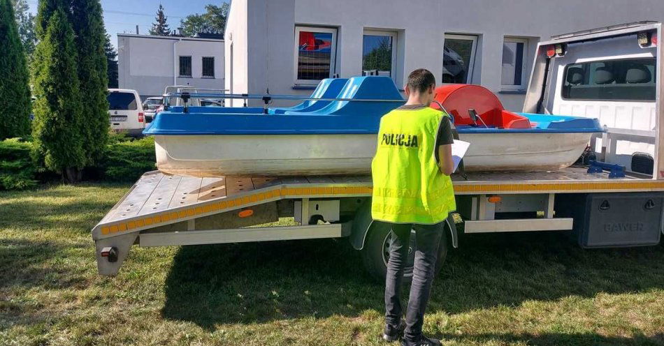 zdjęcie: Policjanci odzyskali skradziony rower wodny / fot. KPP w Bełchatowie