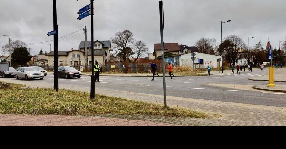 zdjęcie: Pucka drogówka zabezpieczała IX Bieg Zaślubin Polski z Morzem / fot. KPP w Pucku