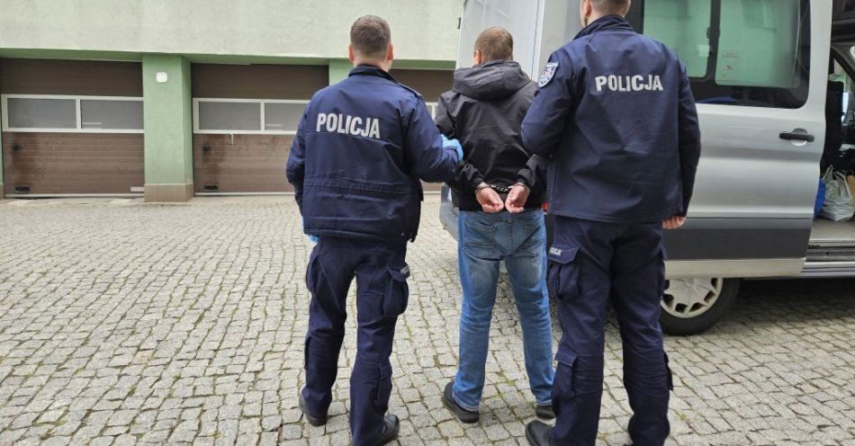 zdjęcie: Skuteczna praca ostrowieckich poszukiwaczy / fot. KPP Ostrowiec Świętokrzyski