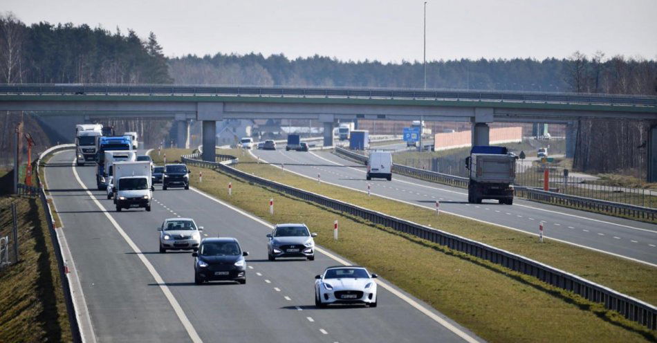 zdjęcie: Od soboty bezpłatny przejazd państwowymi odcinkami autostrad / fot. PAP