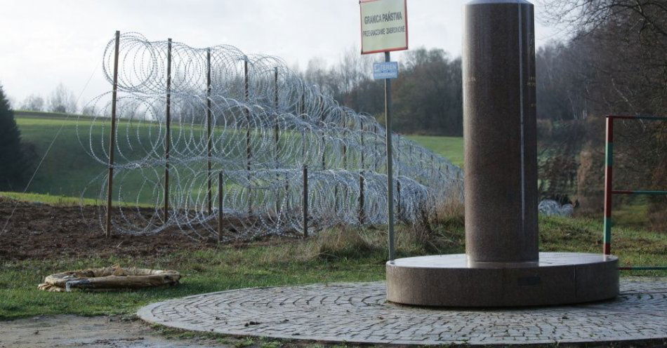 zdjęcie: Budowa zapory kontynuowana w okolicach Dubeninek i Gołdapi / fot. PAP