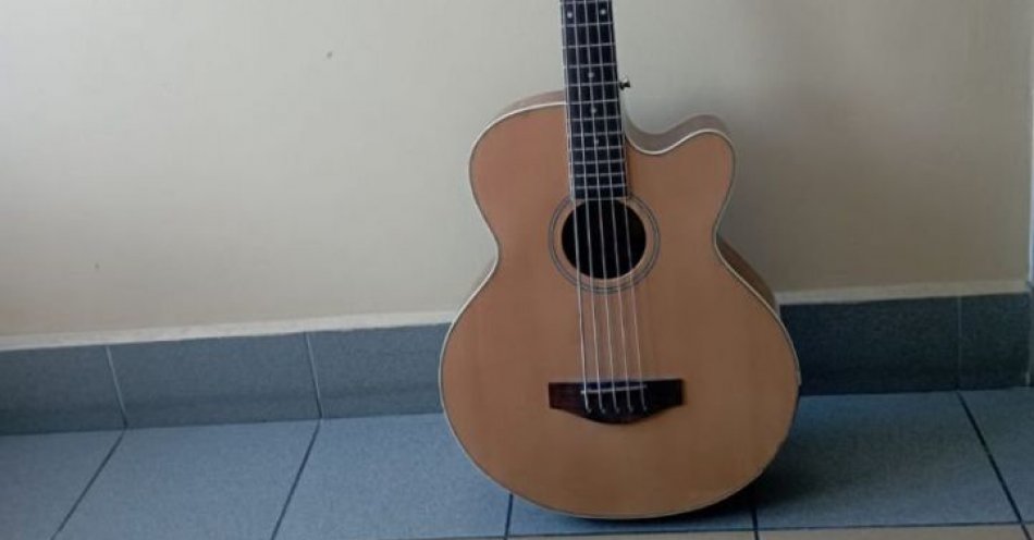 zdjęcie: Skradziona gitara i narzędzia powróciły do rąk właściciela / fot. KMP Kielce