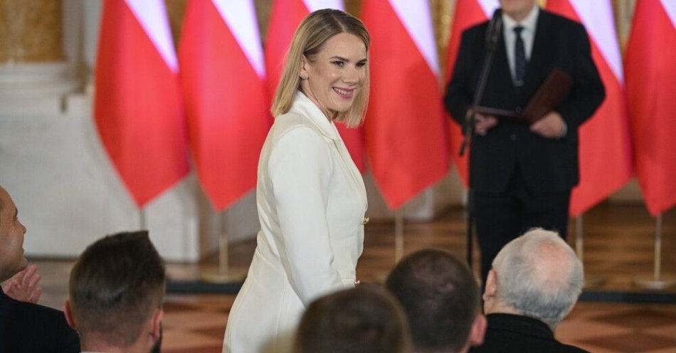 zdjęcie: Krytyka, hejt ale też rosnące poparcie / fot. PAP