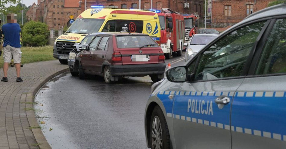 zdjęcie: Zbyt szybka jazda w trudnych warunkach przyczyną wypadku drogowego / fot. KMP w Grudziądzu