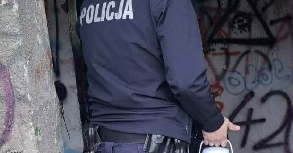 zdjęcie: Dzielnicowi i CUS wspólnie pomagają osobom bezdomnym / fot. KPP Rawicz