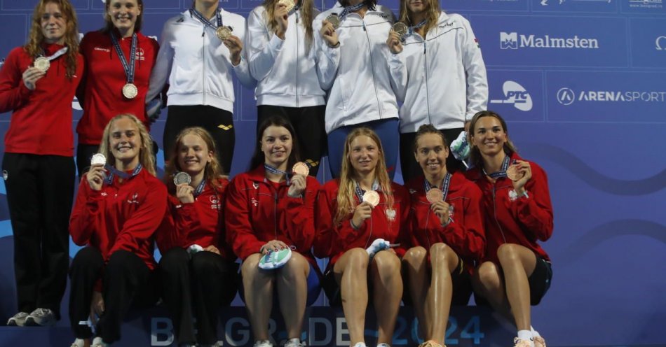 zdjęcie: ME w pływaniu - brązowy medal polskiej kobiecej sztafety 4x100 m st. dowolnym / fot. PAP