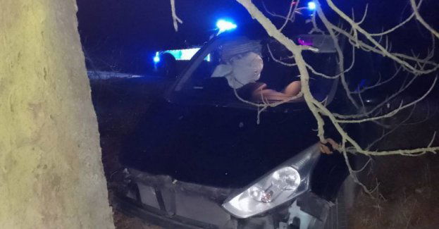 Samochód w rowie, a za kierownicą pijany mężczyzna