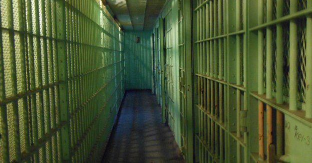 34-latek odpowie za proponowanie obcowania płciowego 13-latce i posiadanie dziecięcej pornografii