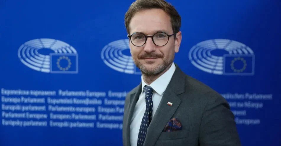 zdjęcie: Waldemar Buda: eurodeputowani Rozwoju Plus pozostaną w grupie EKR / Strasburg, Francja, 18.07.2024. Europoseł PiS Waldemar Buda w Strasburgu, w trzecim dniu inauguracyjnej sesji plenarnej nowego Parlamentu Europejskiego, 18 bm. (mr) PAP/Leszek Szymański