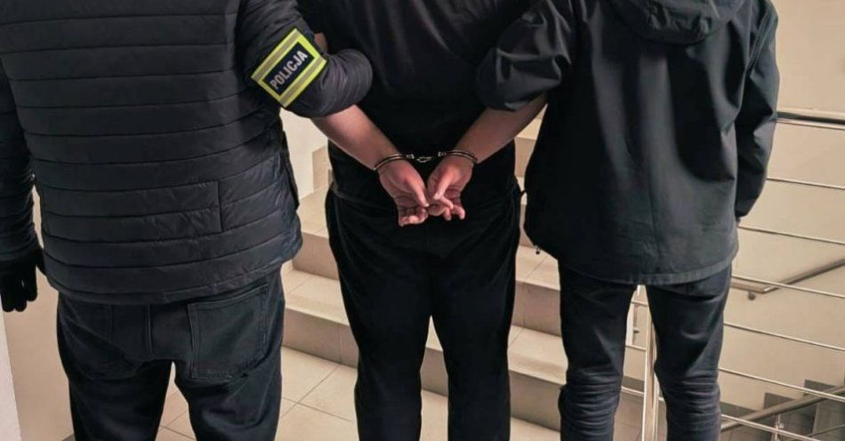 zdjęcie: Łódzcy dzielnicowi zatrzymali poszukiwanego 23-latka / fot. KMP w Łodzi
