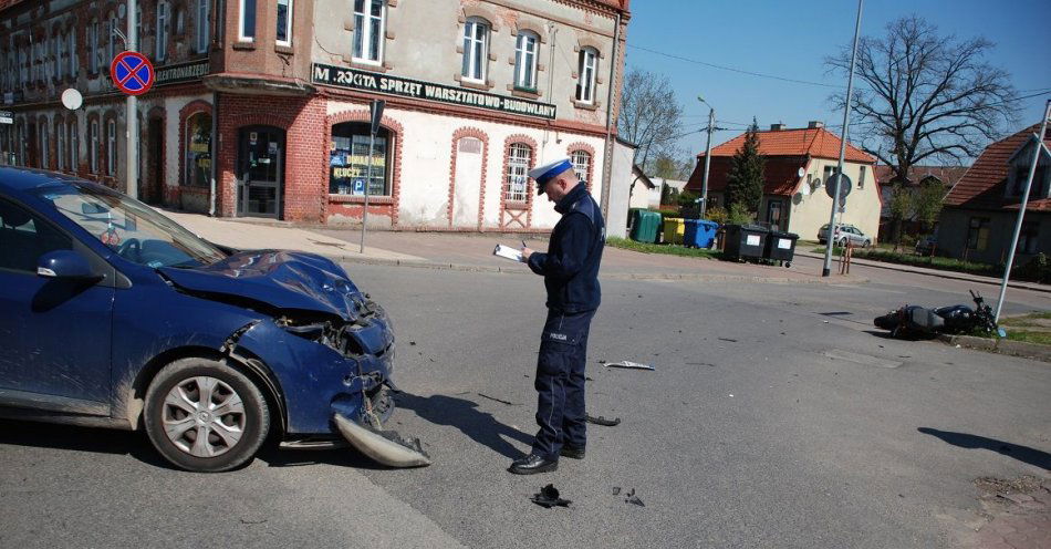 zdjęcie: Policjanci pracowali na miejscu wypadku z udziałem motocyklisty / fot. KPP w Pruszczu Gdańskim