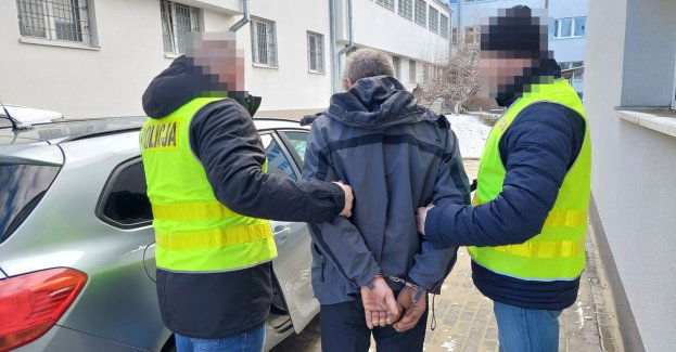 Znęcał się nad rodzicami, groził policjantom i znieważał ich. 55 latek już w areszcie