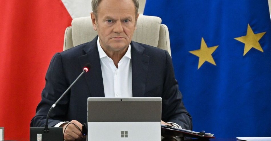 zdjęcie: Premier Tusk o zatrzymaniach ws. aktów dywersji: wszystkie ślady prowadzą na wschód / Warszawa, 21.10.2025. Premier Donald Tusk podczas posiedzenia rządu w KPRM w Warszawie, 21 bm. Rada Ministrów zajmie się m.in. programem modernizacji służb.  (sko) PAP/Radek Pietruszka