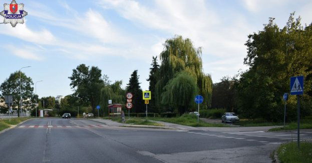 Potrącenie rowerzysty na przejściu dla pieszych