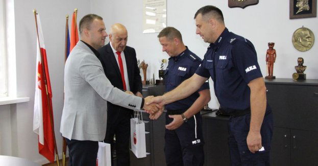 Starosta Zambrowski pogratulował policjantowi