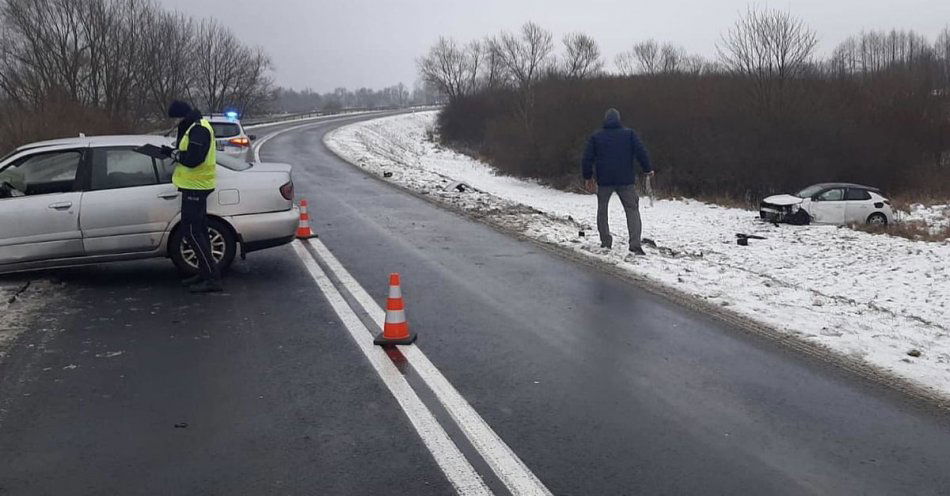 zdjęcie: Zderzenie dwóch osobówek w Matygach / fot. KPP Puławy