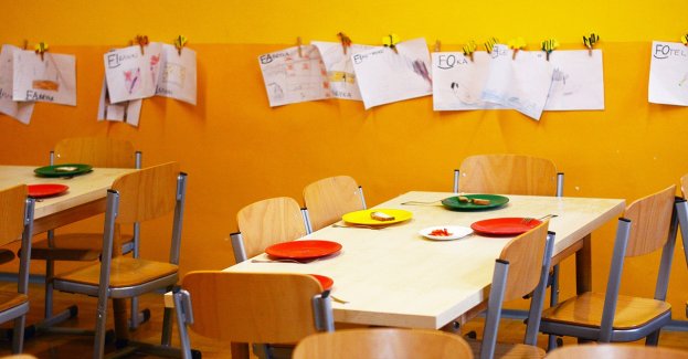 Ewakuacja 700 dzieci. Zadymienie w szkole na os. Kosmonautów