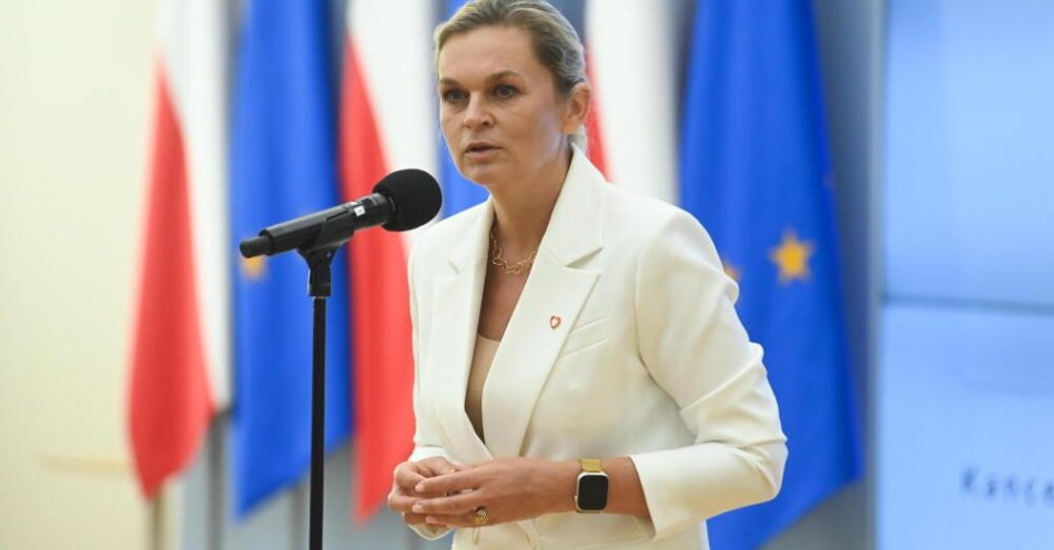 zdjęcie: Szefowa MEN wręczyła nagrody dyrektorom szkół, które ucierpiały podczas powodzi / fot. PAP