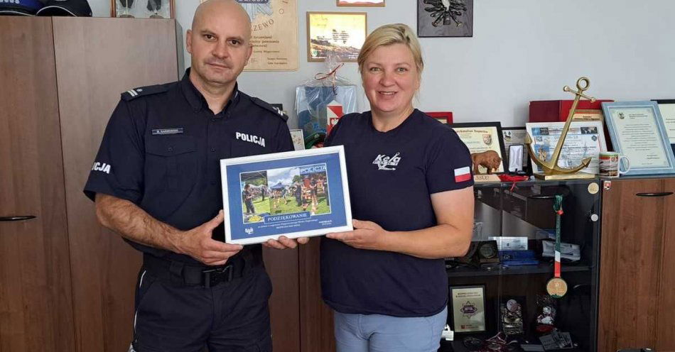 zdjęcie: Podziękowania węgorzewskim policjantom za zaangażowanie w Piknik Żeglarki / fot. KPP w Węgorzewie