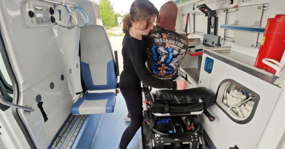 zdjęcie: Policjanci przeszkolili kolejną grupę zamojskich ratowników medycznych / fot. KMP Zamość