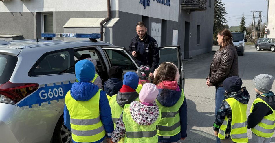zdjęcie: Przedszkolaki odwiedziły posterunek policji w Szerzynach / fot. KMP w Tarnowie