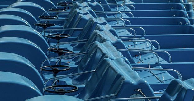 Pływał na rowerze wodnym, zniknął pod wodą; poszukiwania trwają od czterech godzin