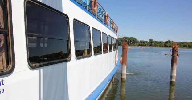 Wznowiono przeprawę promową przy Moście Siennickim (aktl.)