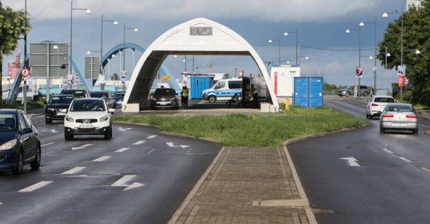 MSWiA: prawie 64 tys. osób skontrolowano w minionym tygodniu na granicach z Niemcami i Litwą
