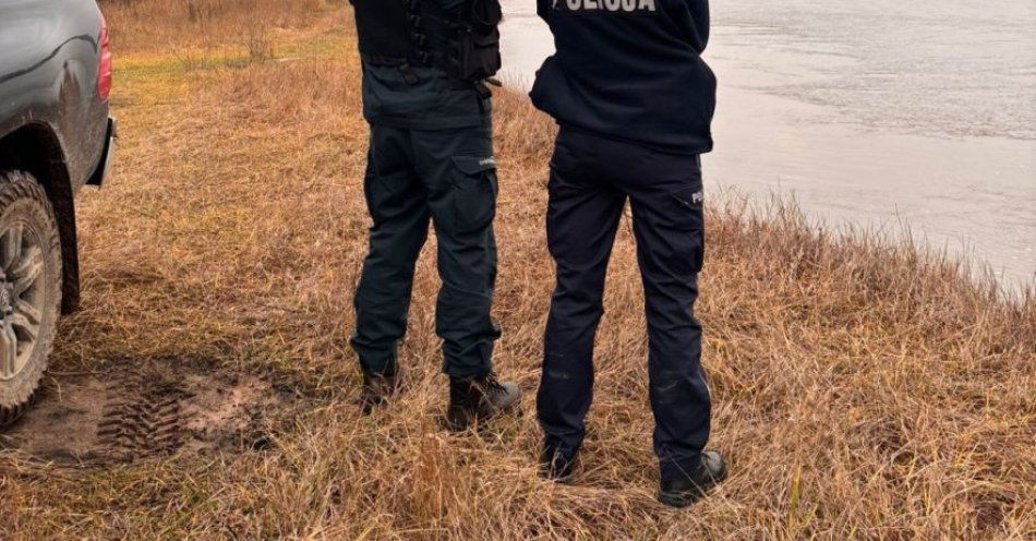 zdjęcie: Policja i Straż Rybacka patrolowały Wisłę w powiecie opolskim / fot. KPP Opole Lubelskie