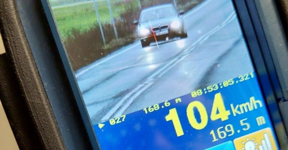 zdjęcie: 104 km/h w obszarze zabudowanym, to zdecydowanie za szybko / fot. KPP Grodzisk Wielkopolski