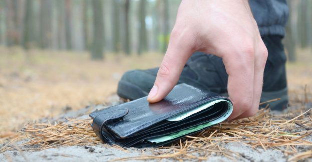 Przywłaszczył sobie portfel, który znalazł na jezdni