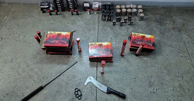 Kierowca przekazał nastolatkom pirotechnikę przed meczem