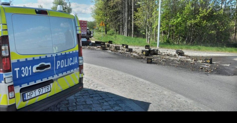 zdjęcie: Nie zabezpieczył ładunku, który wypadł z auta. Został ukarany mandatem / fot. KPP w Bartoszycach