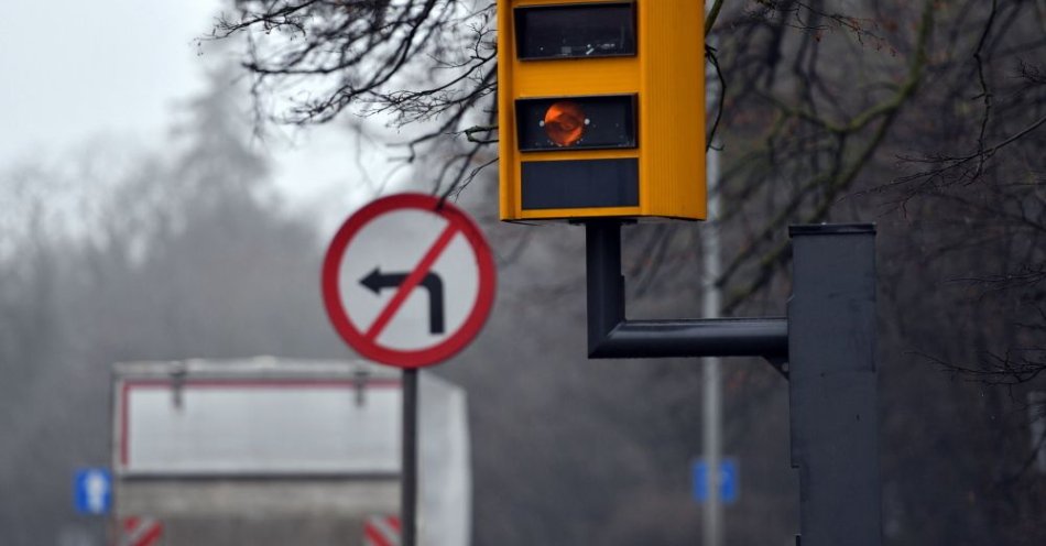 zdjęcie: Fotoradary zarejestrowały w 2024 r. prawie 720 tys. przekroczeń dozwolonej prędkości / fot. PAP