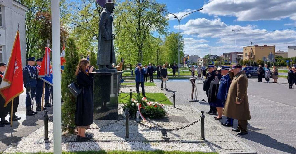 zdjęcie: Sierpeckie obchody 232. rocznicy uchwalenia Konstytucji 3 Maja / fot. KPP w Sierpcu