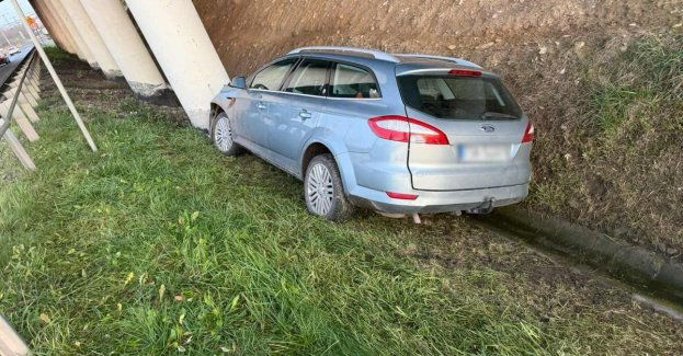 Nietrzeźwy kierowca wjechał w słup w Skarżysku