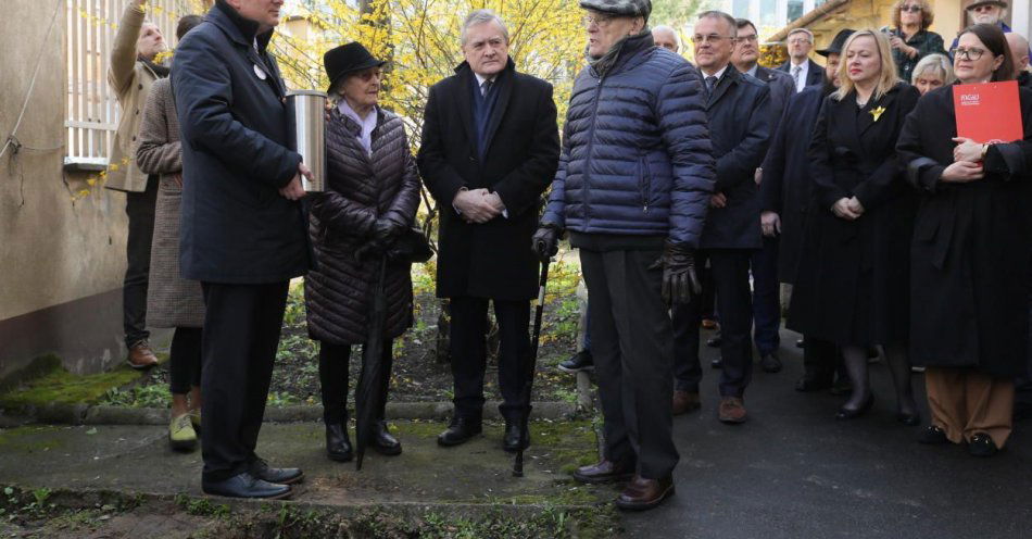 zdjęcie: Najlepszym sposobem instytucjonalizacji pamięci jest budowanie mądrych instytucji / fot. PAP