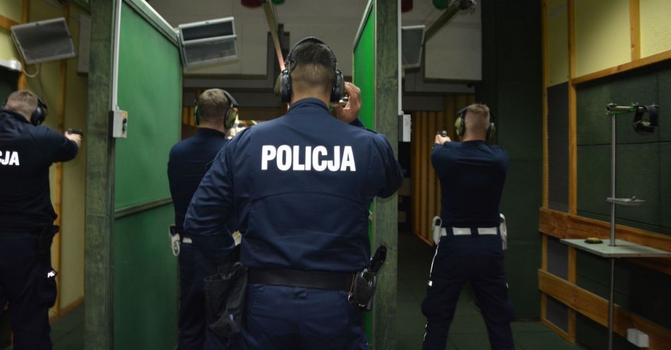 zdjęcie: Policja od wewnątrz – czyli szkolenia strzeleckie policjantów / fot. KMP Suwałki