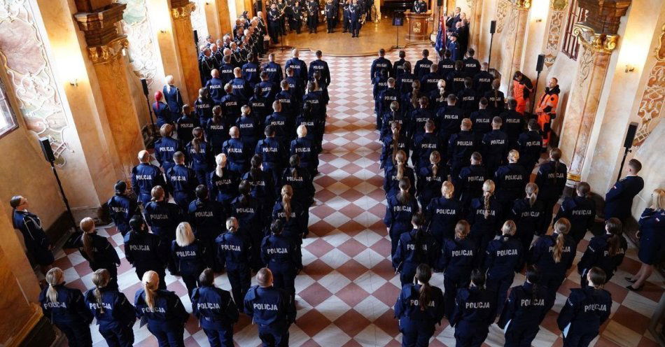 zdjęcie: Coraz więcej nowych funkcjonariuszy w dolnośląskiej Policji / fot. KPP w Świdnicy