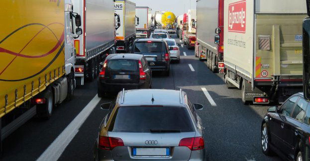 Wypadek na S8. Niedaleko Wolborza zderzyły się dwa samochody. Mogą być utrudnienia w ruchu