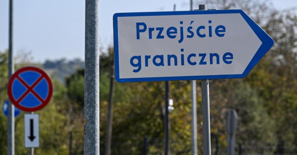 zdjęcie: W tym roku na przejściach granicznych odprawiono już 36,8 mln podróżnych / fot. PAP