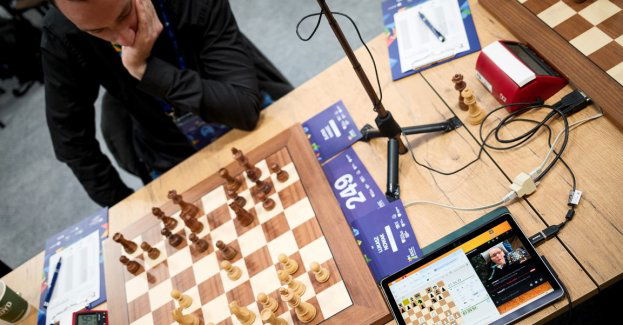 Za nami drugi dzień mistrzostw Europy w szachach. Turniej w Katowicach ma wyjątkowego uczestnika, który przełamuje bariery