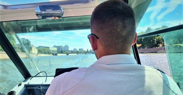 Wypoczynek nad wodą jest bardzo przyjemny, szczególnie w upalne dni. Co zrobić, aby spędzać czas wolny bezpiecznie?