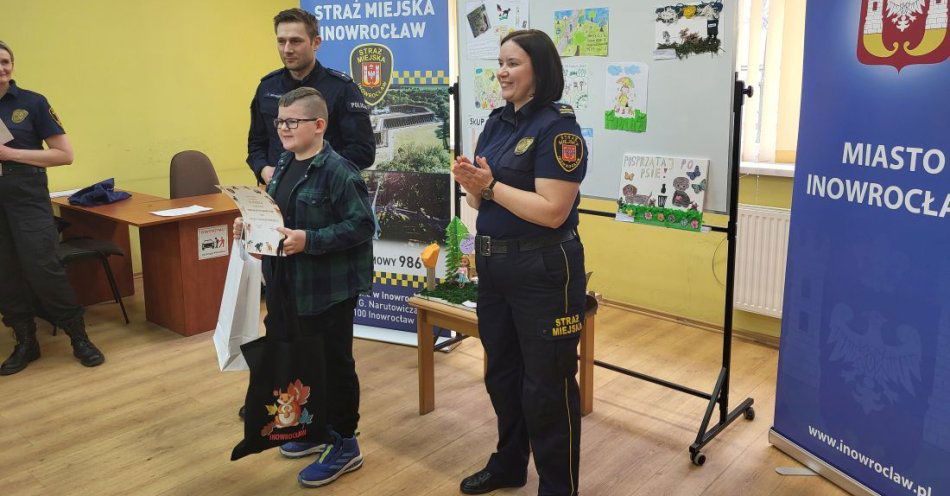 zdjęcie: Konkurs edukacyjny, by w mieście było czysto / fot. KPP Inowrocław