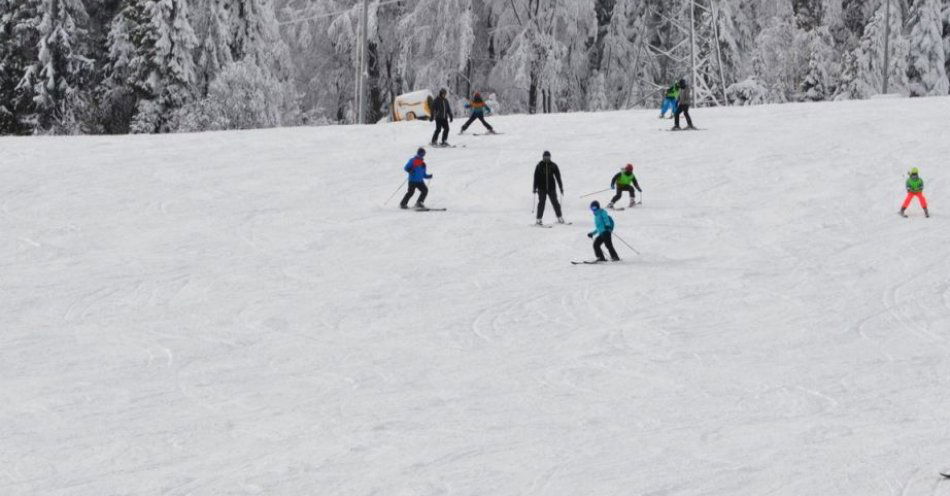 zdjęcie: Ciężki wypadek na stoku w Krynicy-Zdroju. 47 letni mężczyzna w szpitalu / fot. KMP w Nowym Sączu