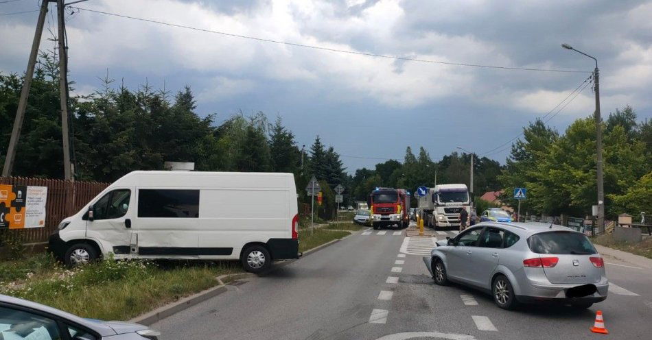 zdjęcie: Zderzenie pojazdów na drodze 737 / fot. KMP w Radomiu