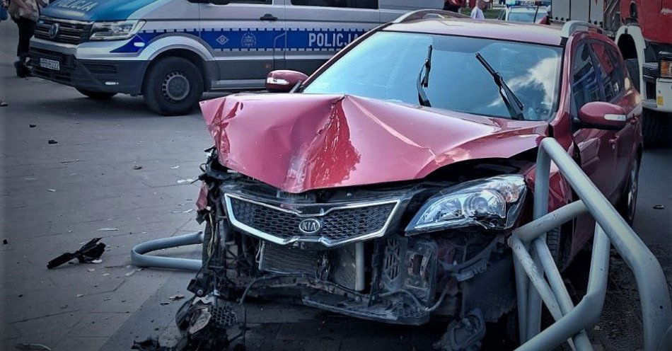 zdjęcie: Nietrzeźwy spowodował kolizję drogową / fot. KMP w Legnicy